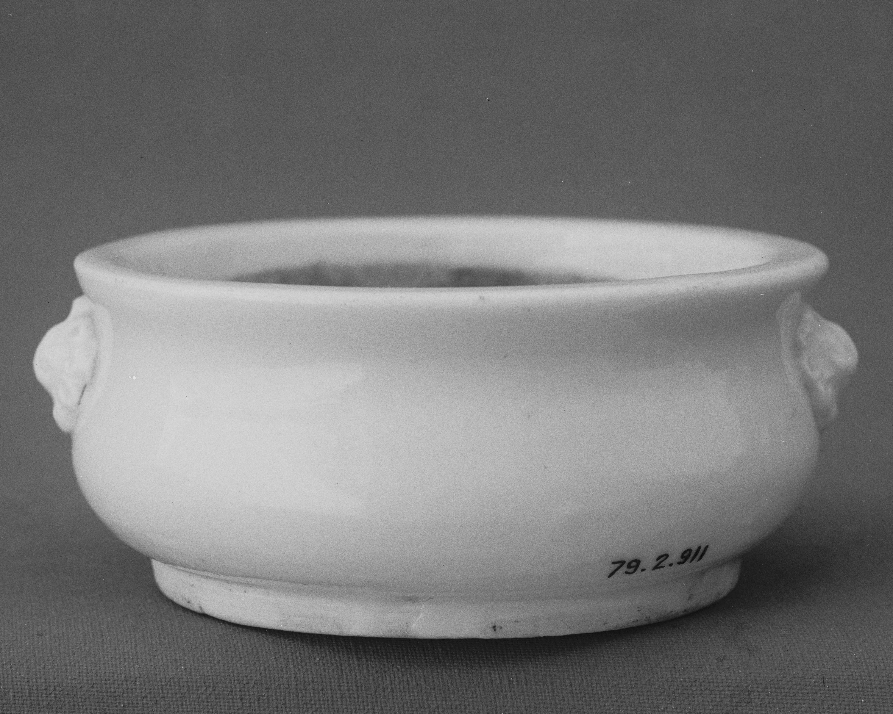 Dehua Blanc de Chine incense burner, 17th century, Metropolitan Museum of Art — VOC trade carried ritual vessels alongside Guanyin figures