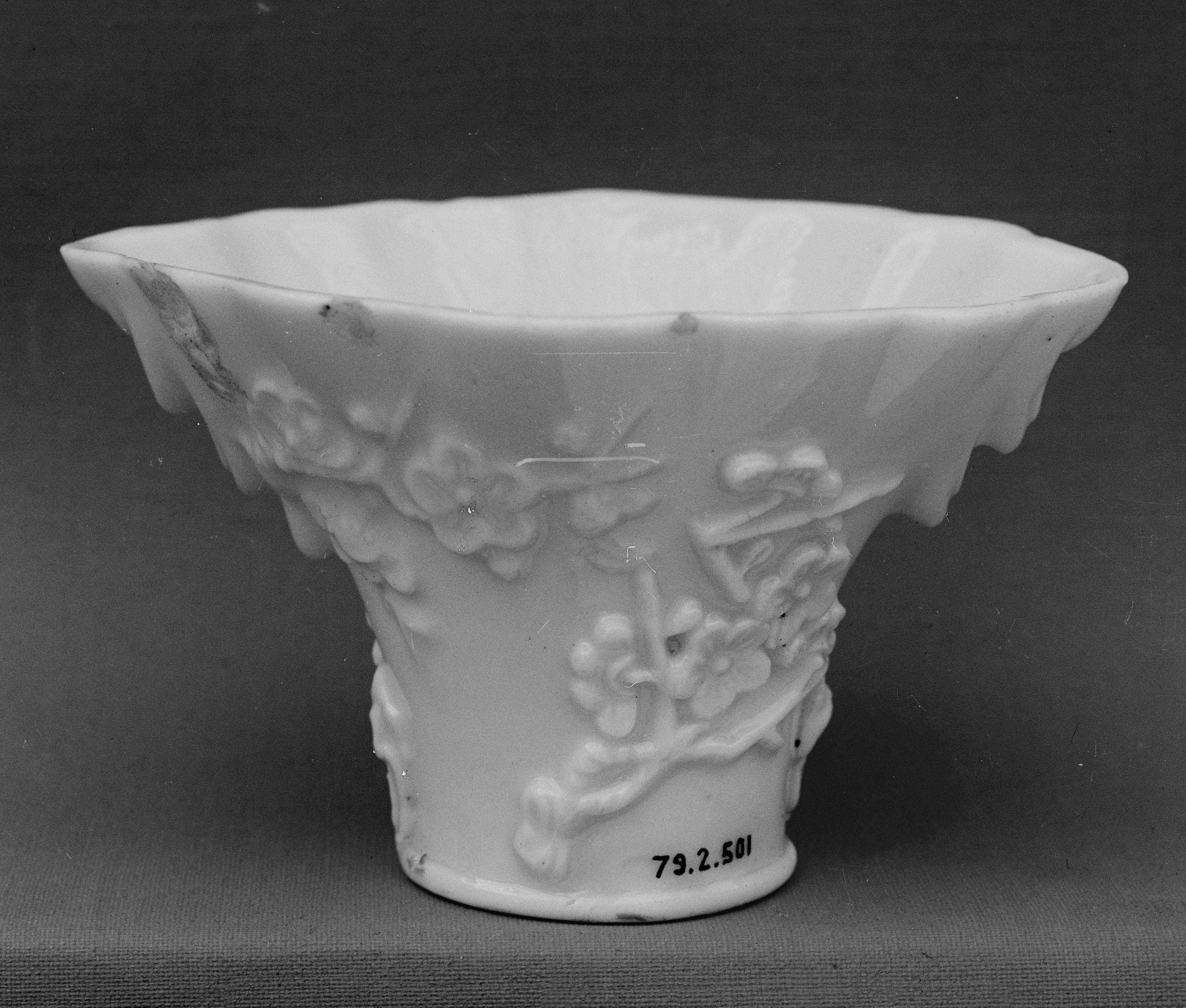 Dehua white porcelain cup with incised decoration, late 17th to early 18th century, The Metropolitan Museum of Art — thin-walled body at 90.7 g, translucency from high-potassium glass phase, Blanc de Chine materials science