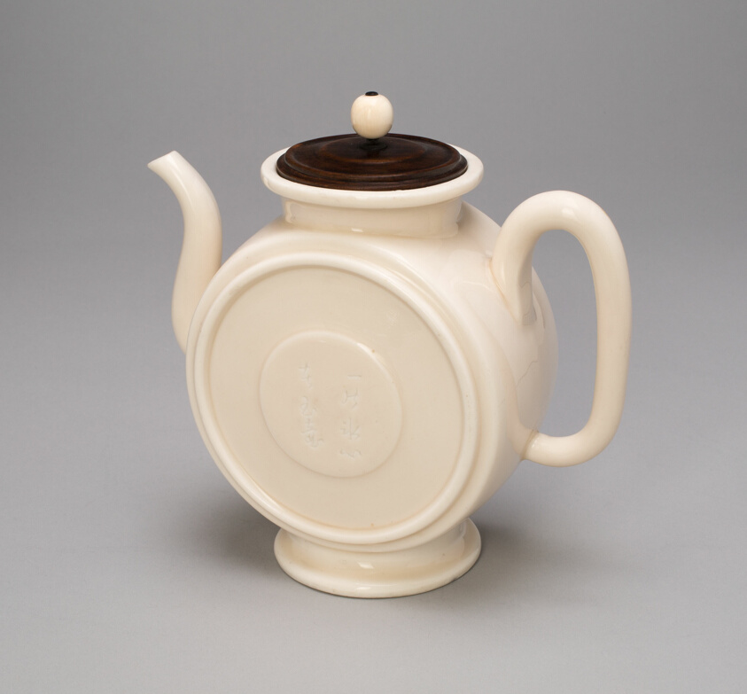 Flattened Teapot (Bianhu) — Flattened Teapot (Bianhu), Art Institute of Chicago, 1924.380, Blanc de Chine