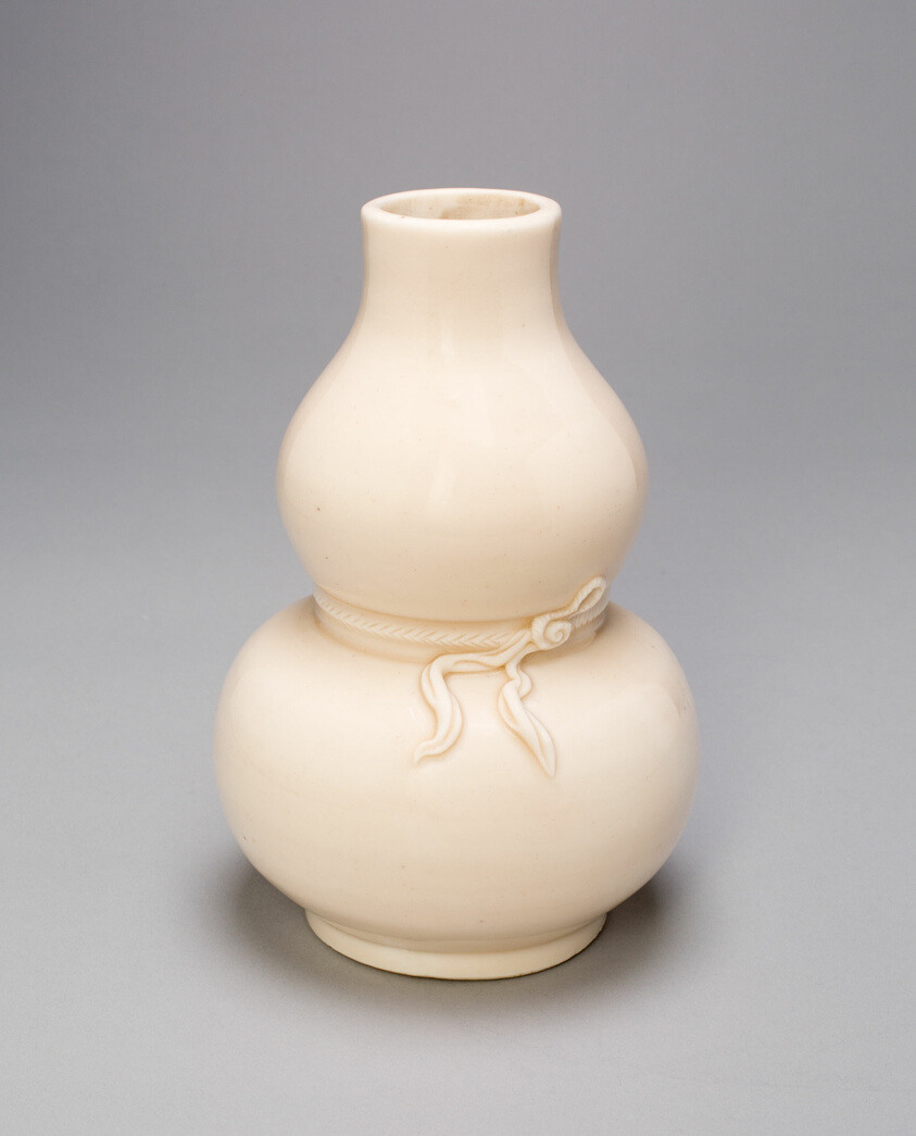 Gourd-Shaped Vase with Encircling and Twisted Rope — Gourd-shaped vase, Art Institute of Chicago, 1944.725, Blanc de Chine