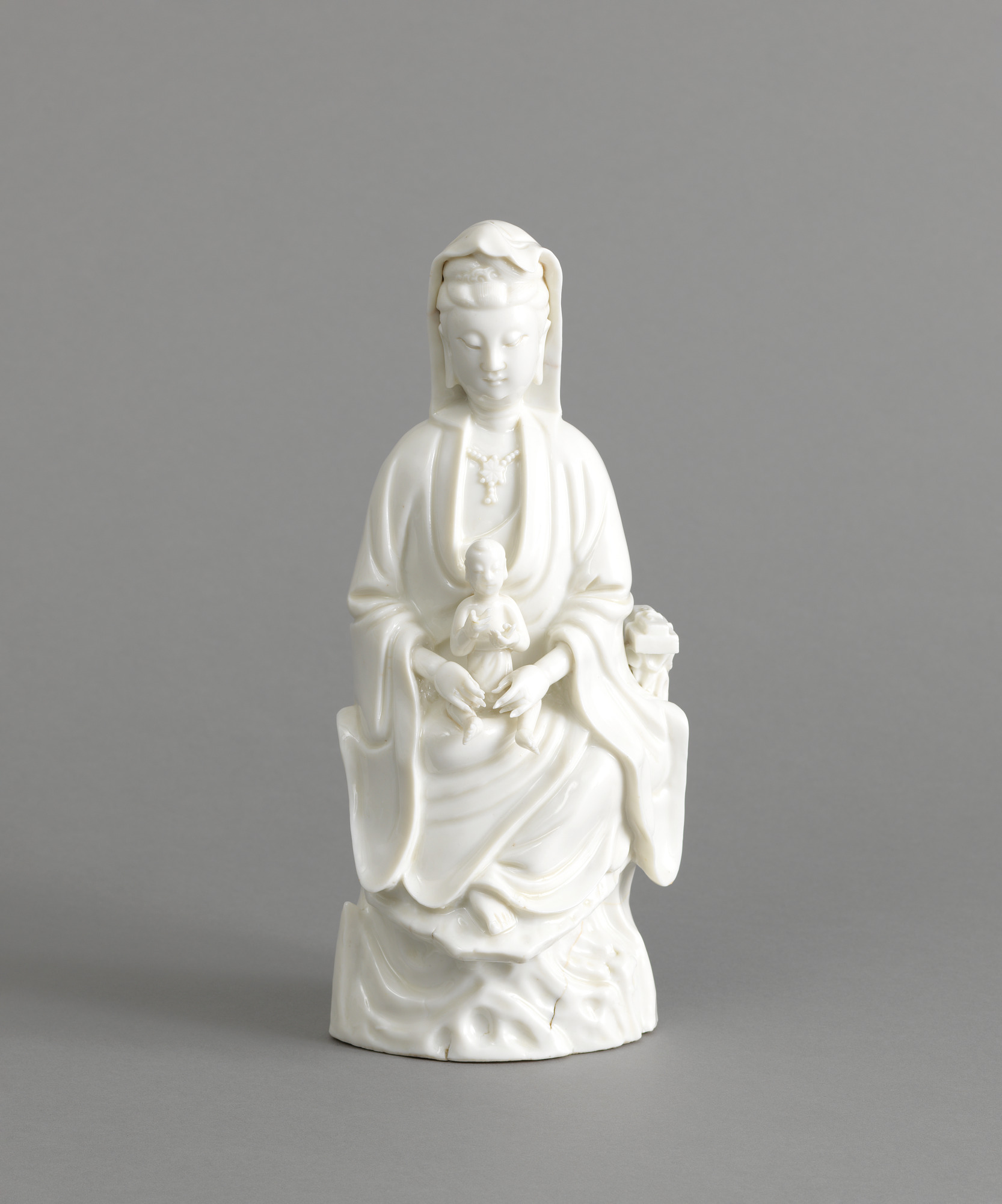Child-Giving Guanyin — Front view, Cooper Hewitt, Smithsonian Design Museum, 1927-5-45, Blanc de Chine