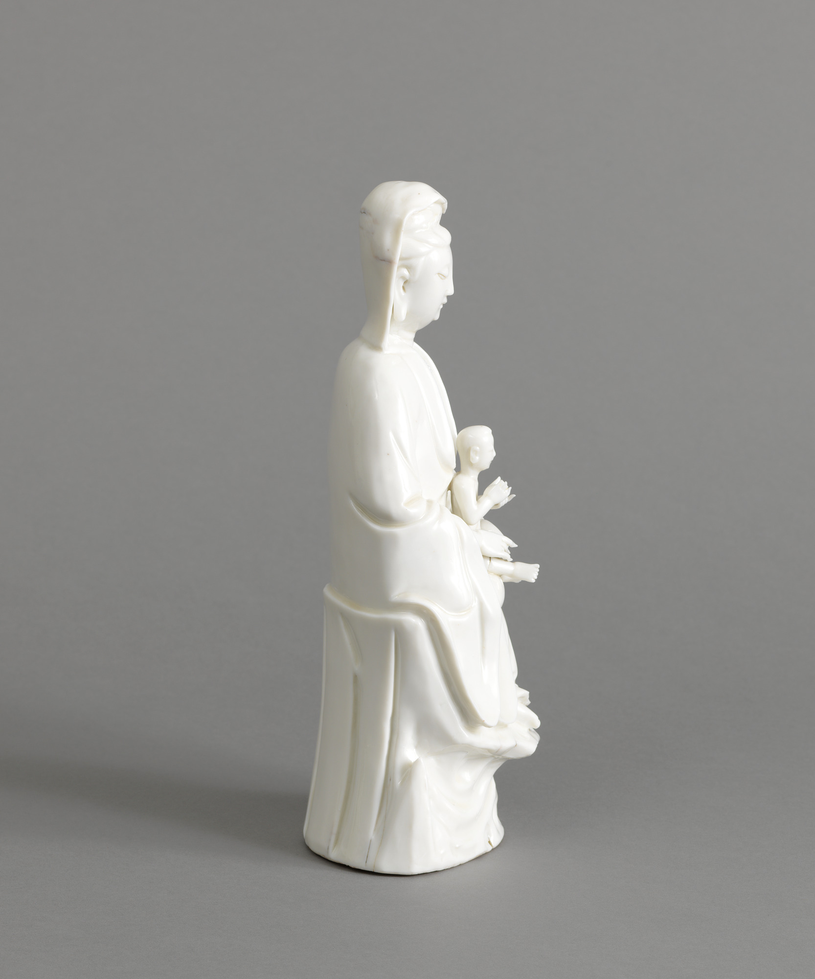 Child-Giving Guanyin — Side view, Cooper Hewitt, Smithsonian Design Museum, 1927-5-45, Blanc de Chine