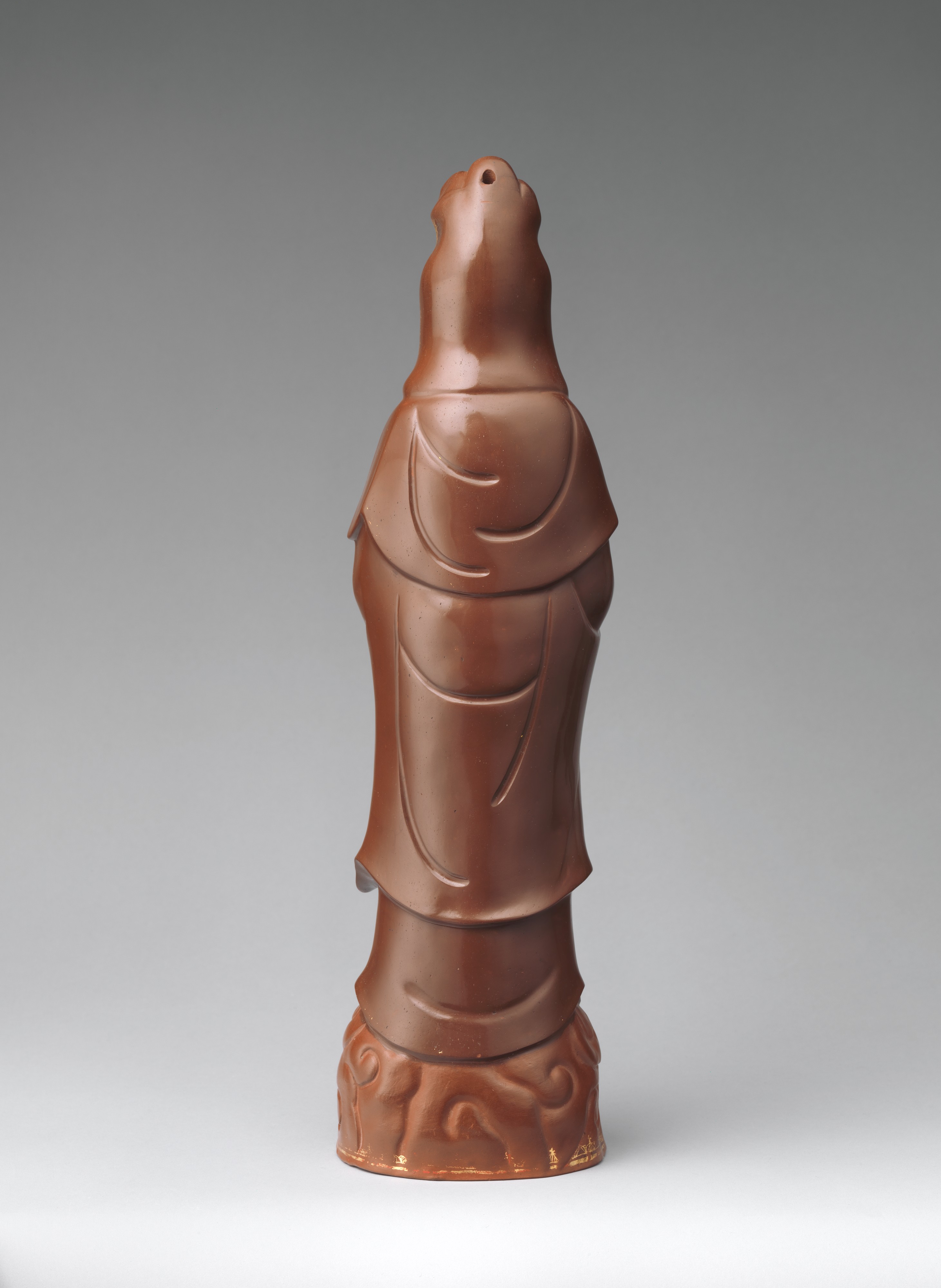 Guanyin (Meissen Red Stoneware after Dehua) — Back view, full figure, The Metropolitan Museum of Art, 1974.356.319, Blanc de Chine