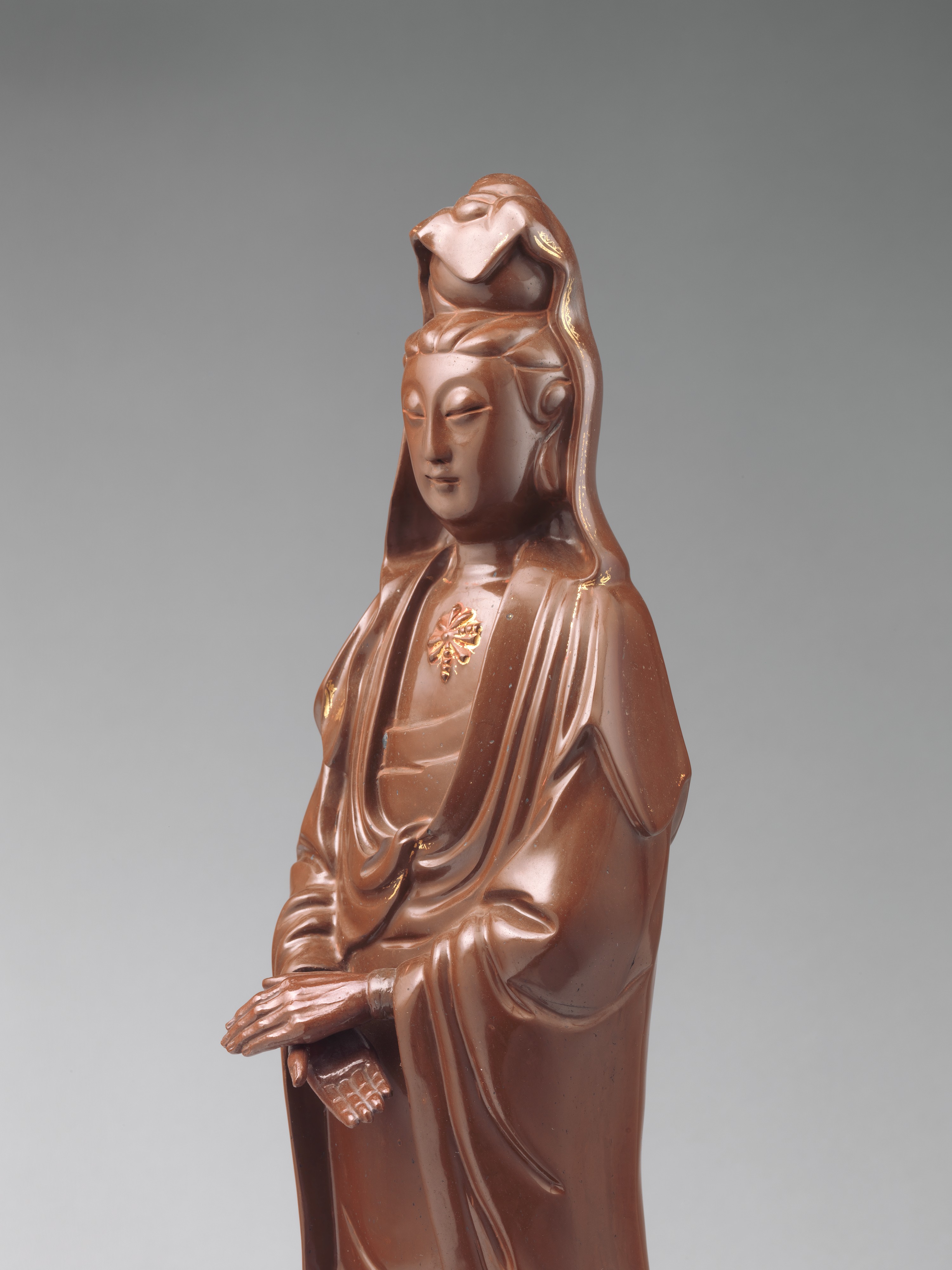 Guanyin (Meissen Red Stoneware after Dehua) — Left side detail, The Metropolitan Museum of Art, 1974.356.319, Blanc de Chine