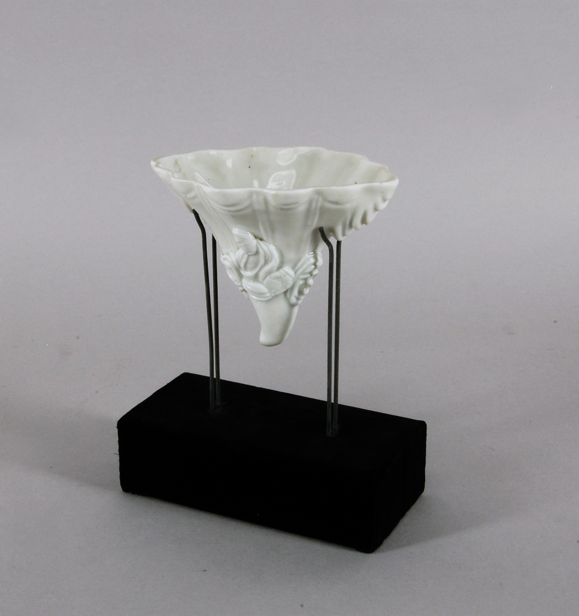 Cup in Shape of Rhinoceros Horn — Front view, The Metropolitan Museum of Art, 2012.527.1, Blanc de Chine