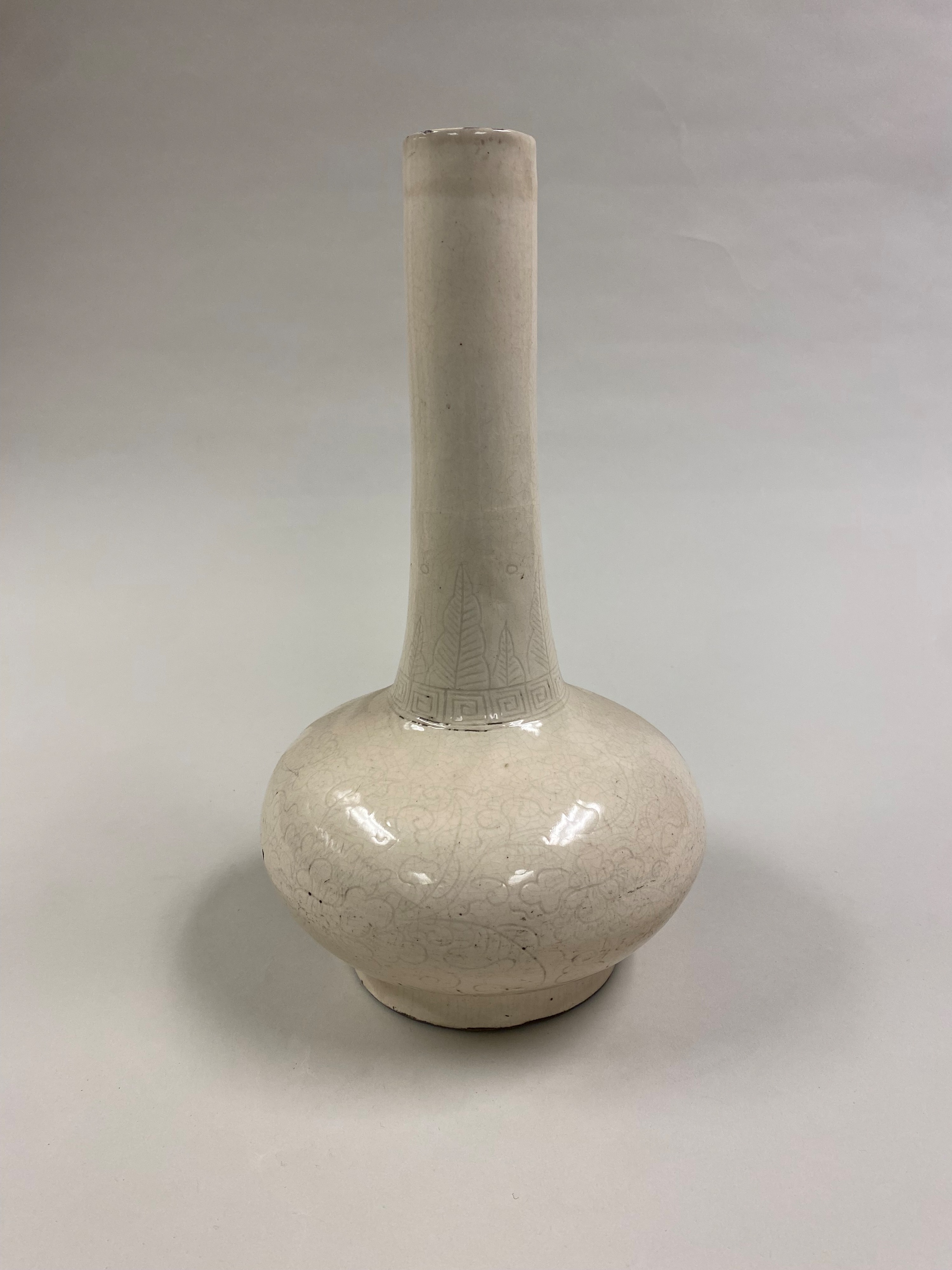 Bottle Vase with Floral Scrolls — Front view, The Metropolitan Museum of Art, 29.100.257, Blanc de Chine