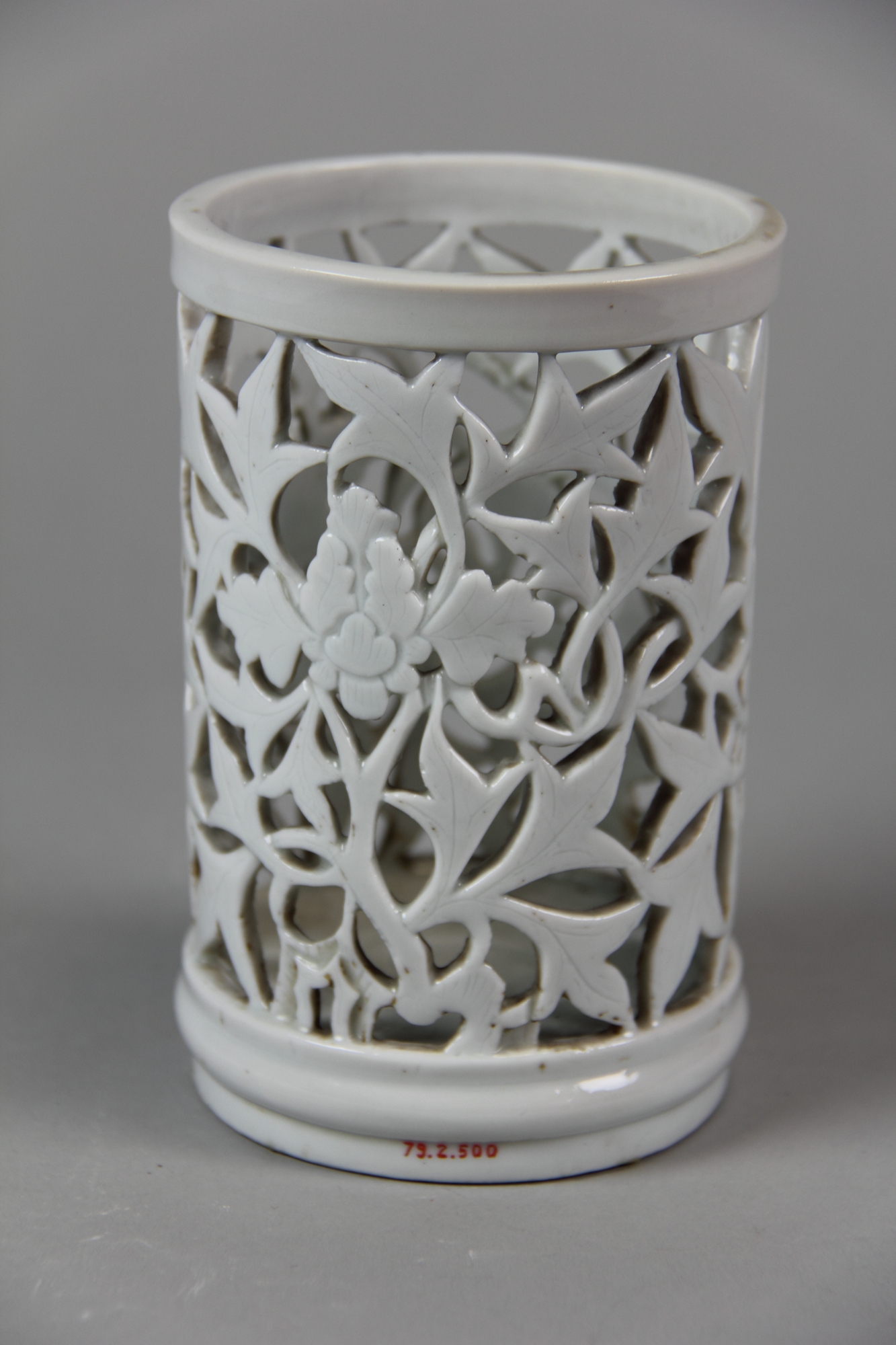 Brushpot — Front view, The Metropolitan Museum of Art, 79.2.500, Blanc de Chine
