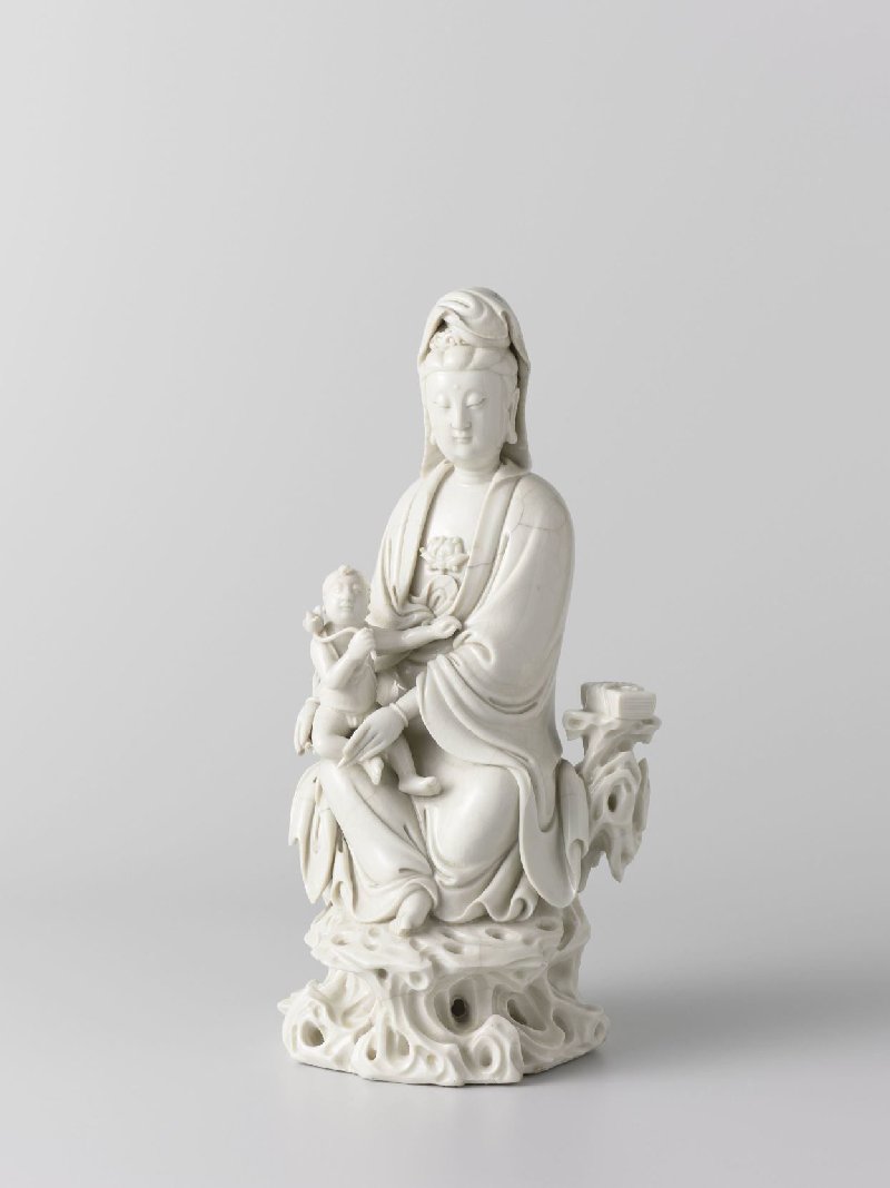 Guanyin (seated with child) — Guanyin with child, Rijksmuseum, AK-MAK-658, Blanc de Chine