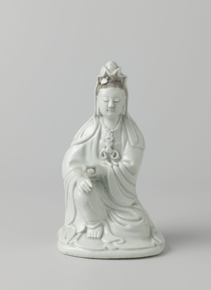 Seated Guanyin — Seated Guanyin, gray-white glaze, Rijksmuseum, AK-NM-6548, Blanc de Chine