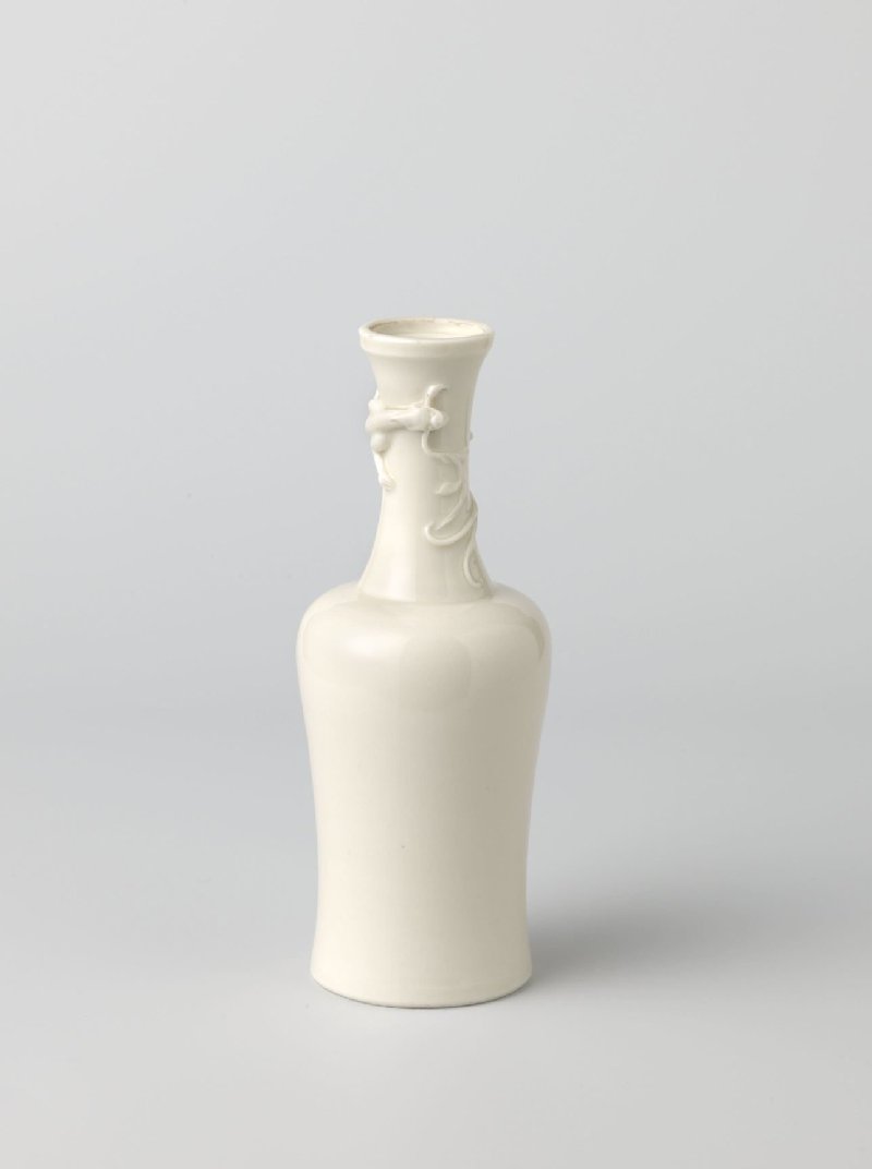 Vase with small dragon (chilong) — Vase with chilong dragon, Rijksmuseum, AK-RBK-15957, Blanc de Chine