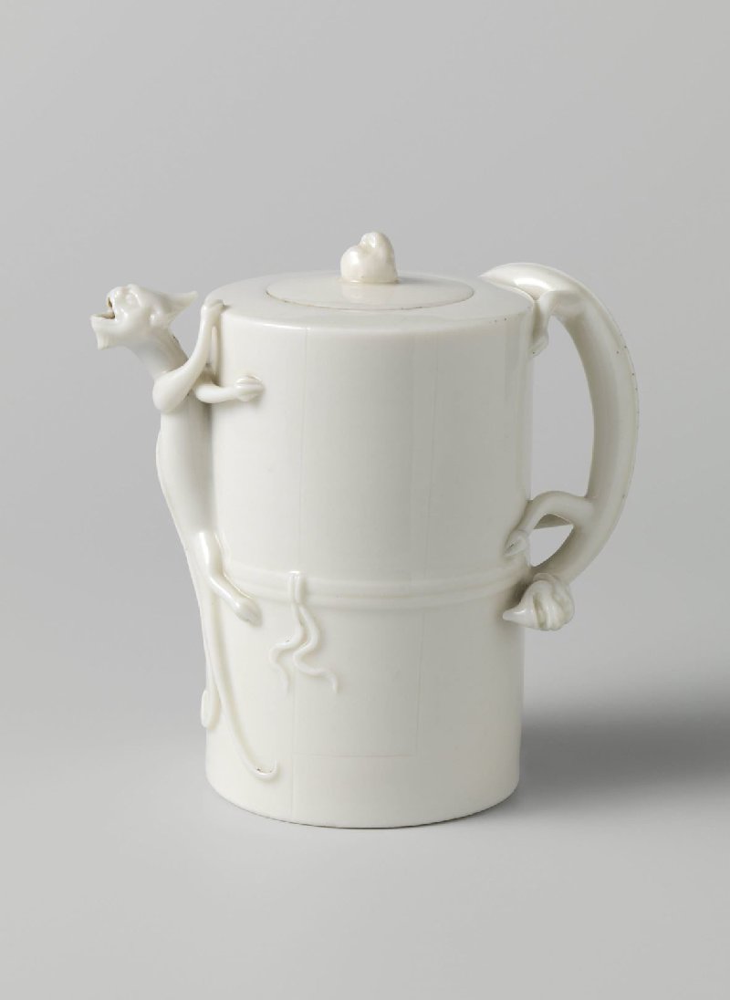 Cylindrical wine ewer with dragon-shaped spout and handle — Cylindrical wine ewer with dragon spout, Rijksmuseum, AK-RBK-15959, Blanc de Chine