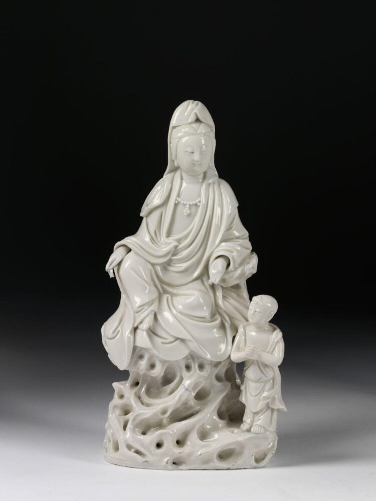 Figure: Guanyin — Front view, Victoria and Albert Museum, 1123-1875, Blanc de Chine