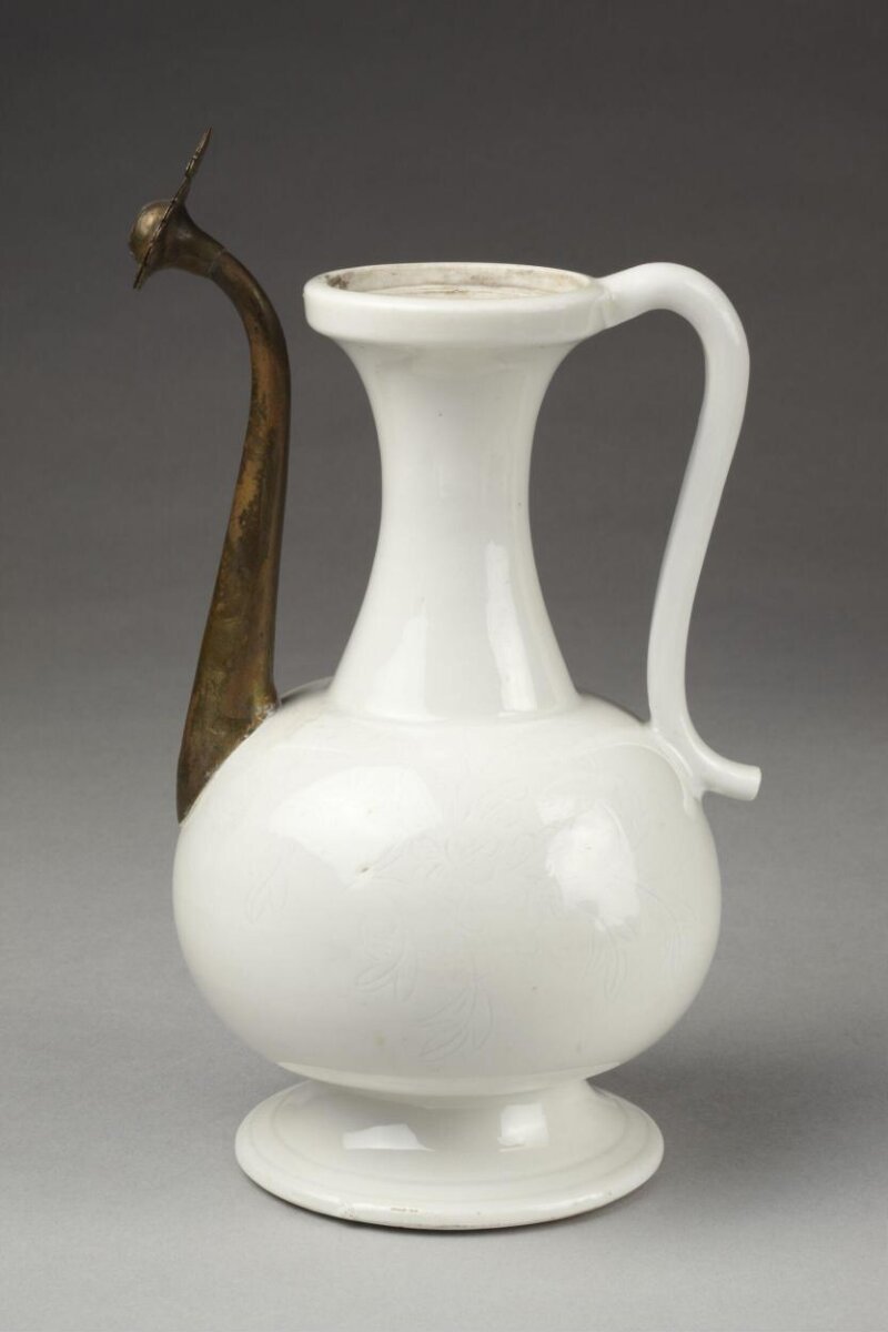Ewer with Incised Floral Decoration — Dehua ewer, Victoria and Albert Museum, C.129-1919, Blanc de Chine