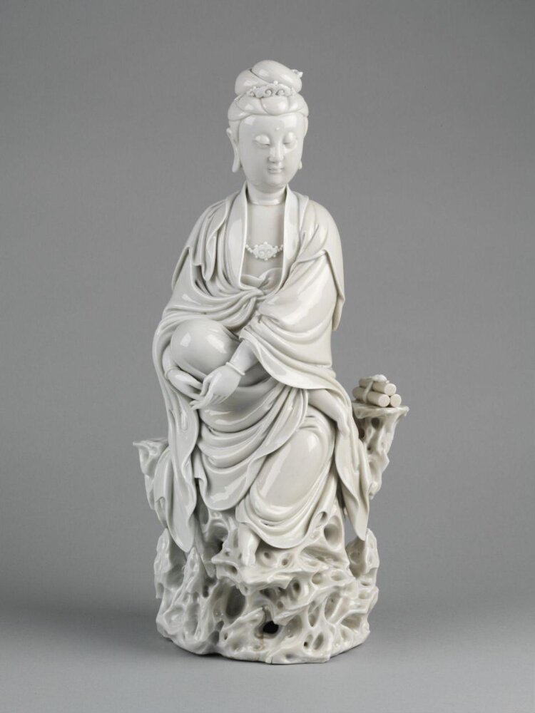 Figure: Guanyin — Front view, Victoria and Albert Museum, C.548-1910, Blanc de Chine