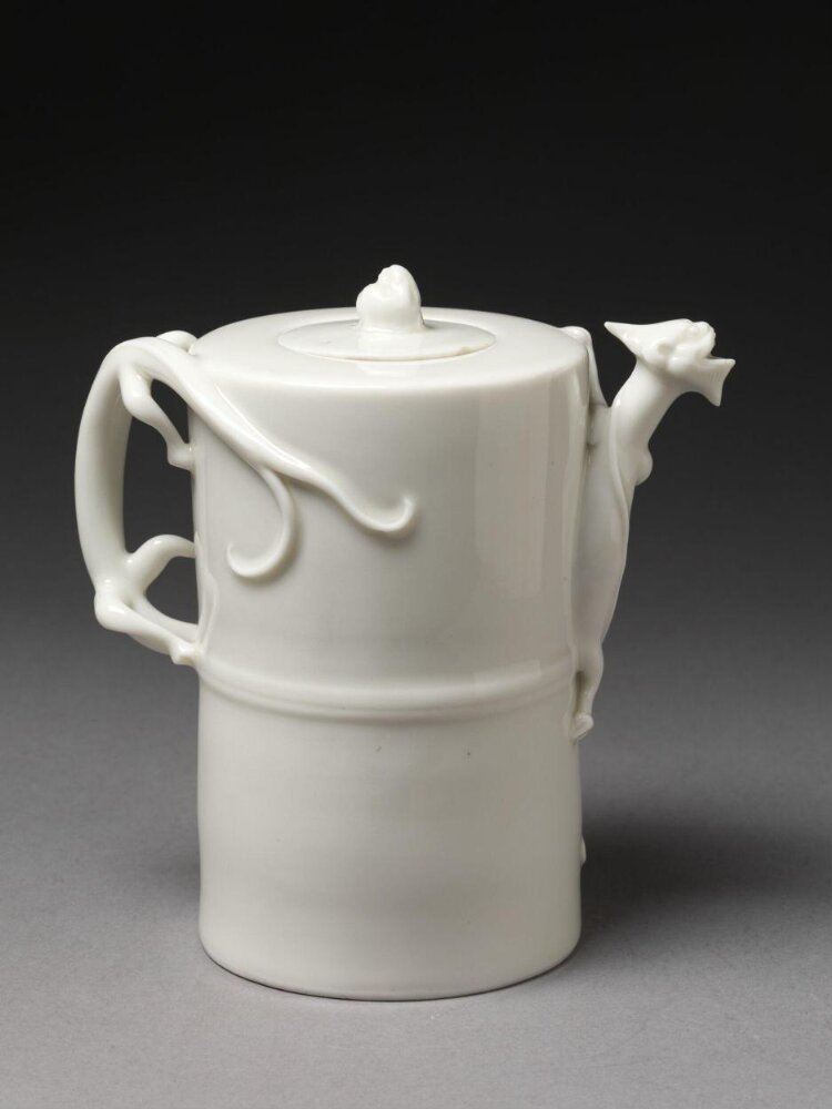 Wine Pot and Lid — Front view, Victoria and Albert Museum, C.558&A-1910, Blanc de Chine