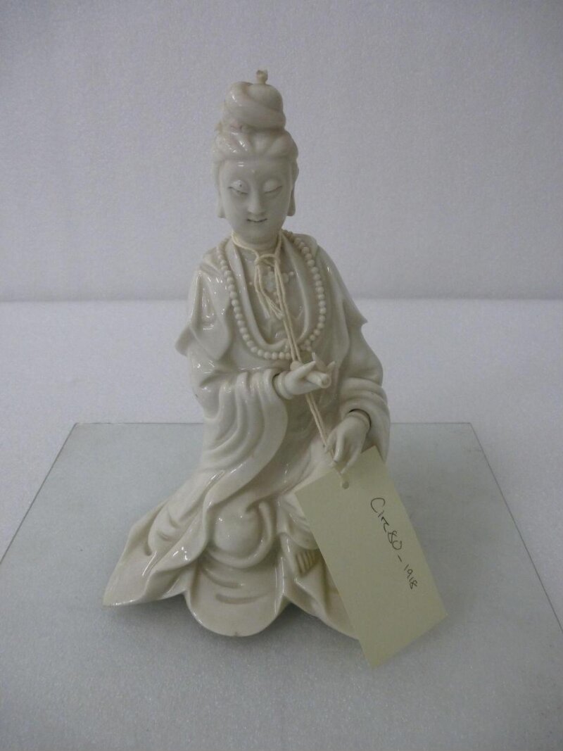 Seated Guanyin Holding a Scroll — Guanyin holding a scroll, Victoria and Albert Museum, CIRC.80-1918, Blanc de Chine